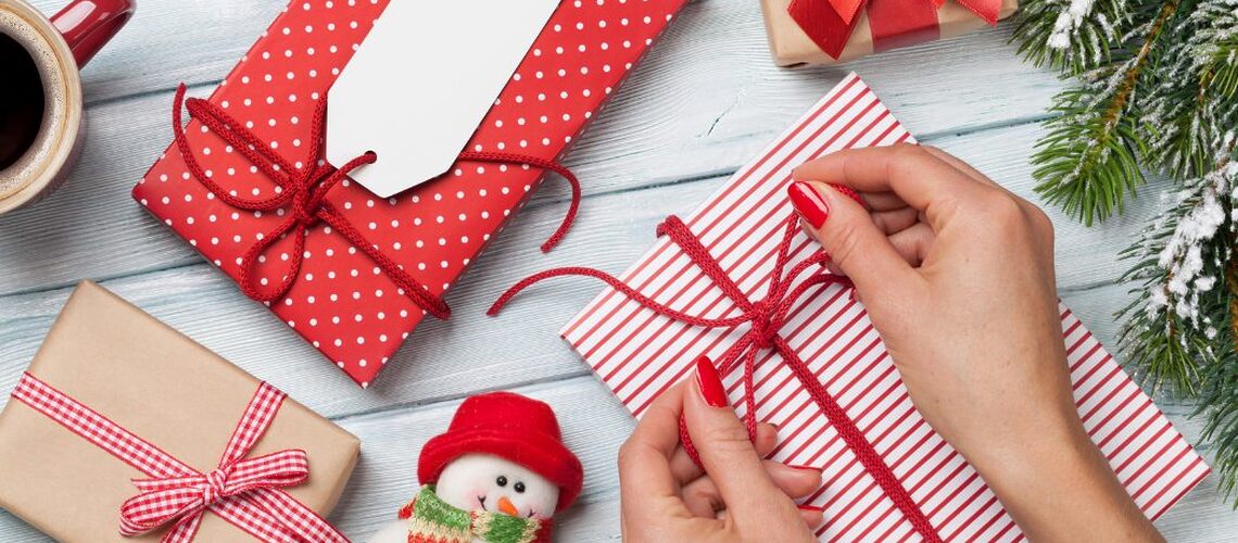Gift Wrapping Image